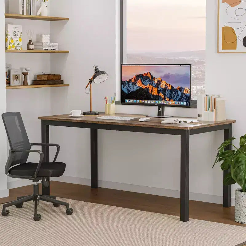 Grande scrivania per ufficio, struttura in metallo nero, scrivania moderna e semplice per gaming e postazione di lavoro per studio e ufficio domestico.