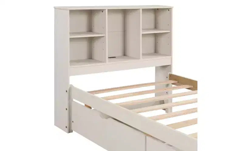 Struttura letto matrimoniale moderna da 87 pollici con testiera a due livelli stile libreria, porte USB integrate e due cassetti. Effetto sbiancato